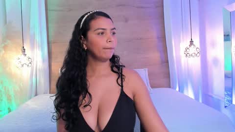 Snapshot of arteemisaa chatting on 10.31.25 arteemisaa online show from 10.31.25