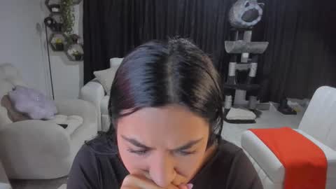 Snapshot of artemis_020 chatting on 10.18.25 FENIX online show from 10.18.25