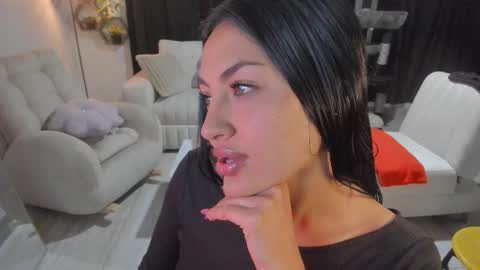 Snapshot of artemis_020 chatting on 10.29.25 FENIX online show from 10.29.25