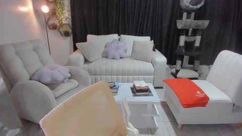 Snapshot of artemis_020 chatting on 10.30.25 FENIX online show from 10.30.25