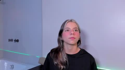 Snapshot of artemisablake chatting on 12.17.24 artemisablake online show from 12.17.24