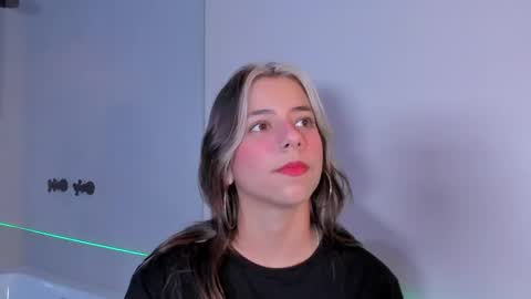 Snapshot of artemisablake chatting on 12.18.24 artemisablake online show from 12.18.24