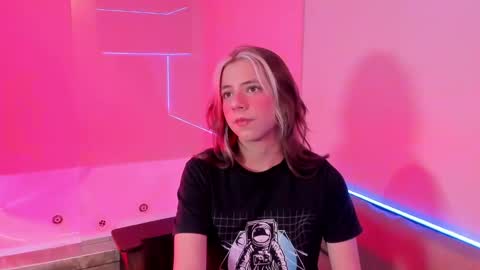 Snapshot of artemisablake chatting on 12.19.24 artemisablake online show from 12.19.24