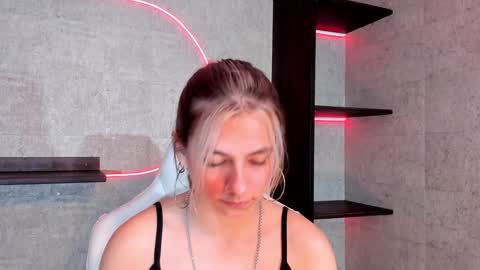 Snapshot of artemisablake chatting on 01.09.25 artemisablake online show from 01.09.25