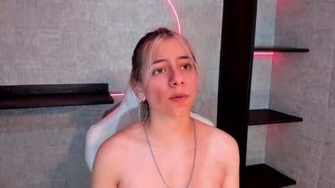 Snapshot of artemisablake chatting on 01.10.25 artemisablake online show from 01.10.25