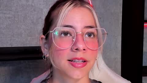 Snapshot of artemisablake chatting on 01.17.25 artemisablake online show from 01.17.25