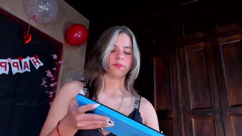 Snapshot of artemisablake chatting on 02.18.25 artemisablake online show from 02.18.25