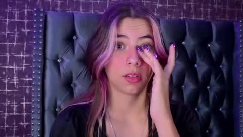 Snapshot of artemisablake chatting on 10.18.25 artemisablake online show from 10.18.25