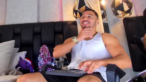 Snapshot of arthurlam chatting on 12.11.24 Arthur online show from 12.11.24