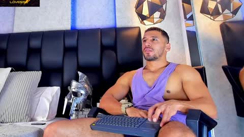 Snapshot of arthurlam chatting on 01.06.25 Arthur online show from 01.06.25