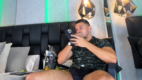 Snapshot of arthurlam chatting on 01.08.25 Arthur online show from 01.08.25