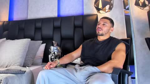 Snapshot of arthurlam chatting on 01.12.25 Arthur online show from 01.12.25