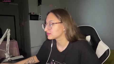 Snapshot of arthurmomaya chatting on 02.18.26 Mia online show from 02.18.26