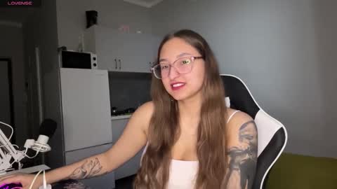 Snapshot of arthurmomaya chatting on 02.19.26 Mia online show from 02.19.26