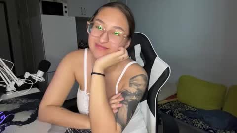 Snapshot of arthurmomaya chatting on 02.20.26 Mia online show from 02.20.26