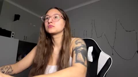 Snapshot of arthurmomaya chatting on 03.18.26 Mia online show from 03.18.26