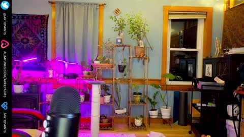 Artie Paints online show from 12.08.24