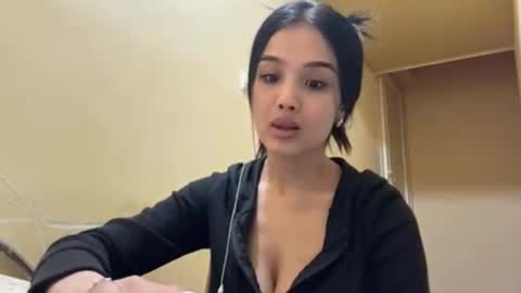 Snapshot of arvillahamner chatting on 03.01.26 Amina online show from 03.01.26