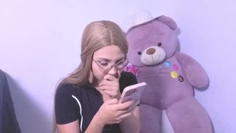 Snapshot of ary1_ chatting on 02.25.26 Ary online show from 02.25.26