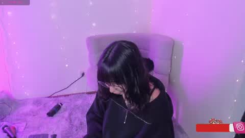 Snapshot of arya_line chatting on 06.19.26 Arys online show from 06.19.26