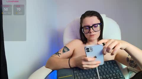 Snapshot of arya_starkw chatting on 03.11.25 Ary 3 online show from 03.11.25