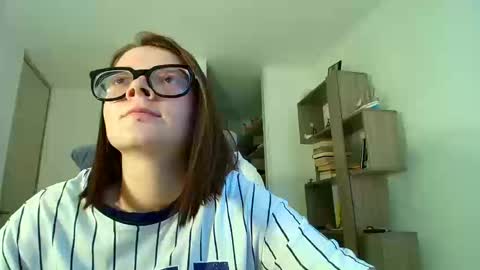 Snapshot of arya_starkw chatting on 09.11.25 Ary 3 online show from 09.11.25