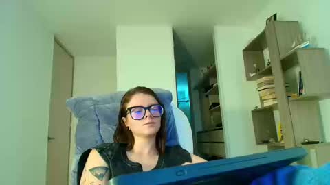 Snapshot of arya_starkw chatting on 09.17.25 Ary 3 online show from 09.17.25