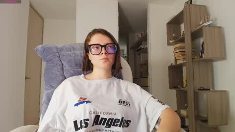 Snapshot of arya_starkw chatting on 09.24.25 Ary 3 online show from 09.24.25