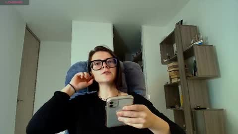 Snapshot of arya_starkw chatting on 10.17.25 Ary 3 online show from 10.17.25