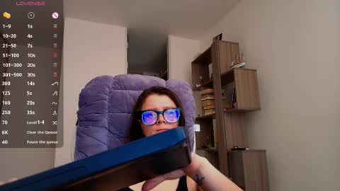 Snapshot of arya_starkw chatting on 10.18.25 Ary 3 online show from 10.18.25