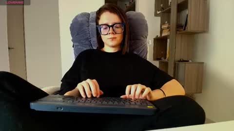 Snapshot of arya_starkw chatting on 11.07.25 Ary 3 online show from 11.07.25