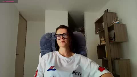 Snapshot of arya_starkw chatting on 11.17.25 Ary 3 online show from 11.17.25