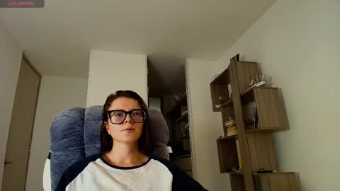 Snapshot of arya_starkw chatting on 11.18.25 Ary 3 online show from 11.18.25