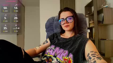 Snapshot of arya_starkw chatting on 11.20.25 Ary 3 online show from 11.20.25