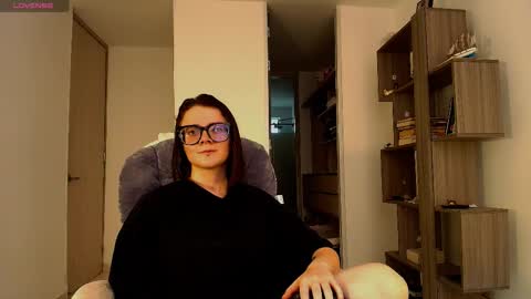 Snapshot of arya_starkw chatting on 11.26.25 Ary 3 online show from 11.26.25