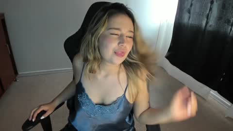 ash_smith1 online show from 01.08.25