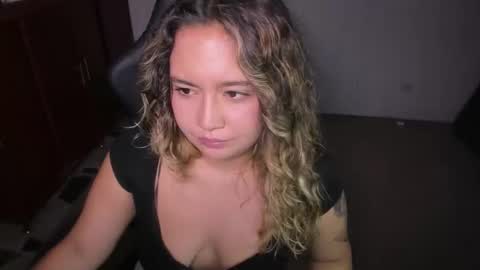 ash_smith1 online show from 11.26.25