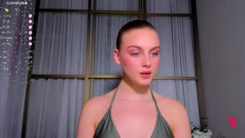 Snapshot of ashbunny_ chatting on 12.05.25 your pretty Ashley online show from 12.05.25