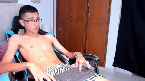 Snapshot of asher_lux chatting on 12.22.25 Asher online show from 12.22.25