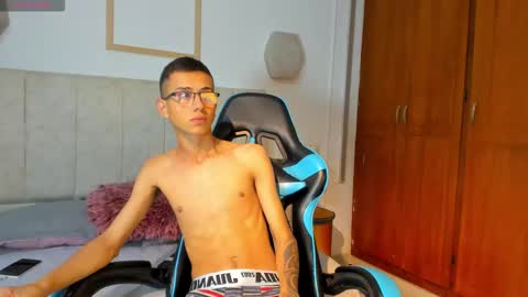 Snapshot of asher_lux chatting on 01.06.26 Asher online show from 01.06.26