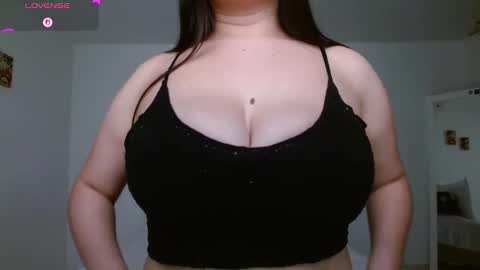 Snapshot of ashley33_ chatting on 10.15.25 Ashley online show from 10.15.25