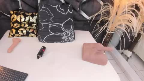 Snapshot of ashley_7777 chatting on 02.14.25 ashley_7777 online show from 02.14.25