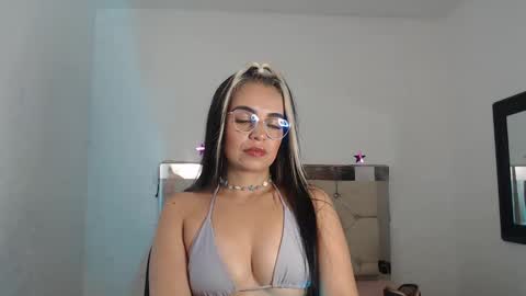 ashley__tylor online show from 01.30.25