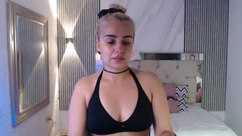 Snapshot of ashley__tylor chatting on 06.12.26 ashley__tylor online show from 06.12.26