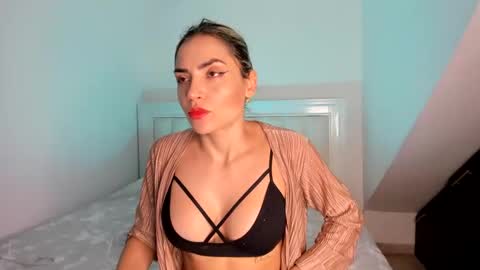 Snapshot of ashley_blair chatting on 12.01.24 ashley_blair online show from 12.01.24