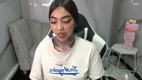 Snapshot of ashley_blum_v chatting on 10.07.25 ashley_blum_v online show from 10.07.25