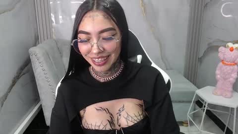 Snapshot of ashley_blum_v chatting on 10.09.25 ashley_blum_v online show from 10.09.25