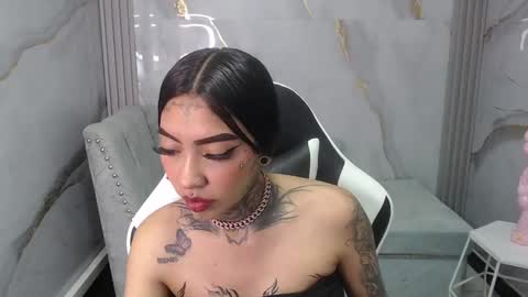 Snapshot of ashley_blum_v chatting on 10.12.25 ashley_blum_v online show from 10.12.25