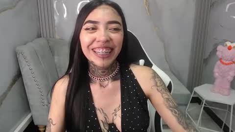 Snapshot of ashley_blum_v chatting on 10.22.25 ashley_blum_v online show from 10.22.25