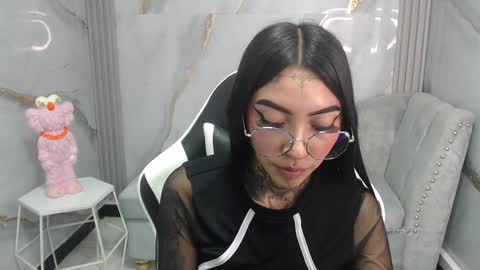 Snapshot of ashley_blum_v chatting on 10.25.25 ashley_blum_v online show from 10.25.25